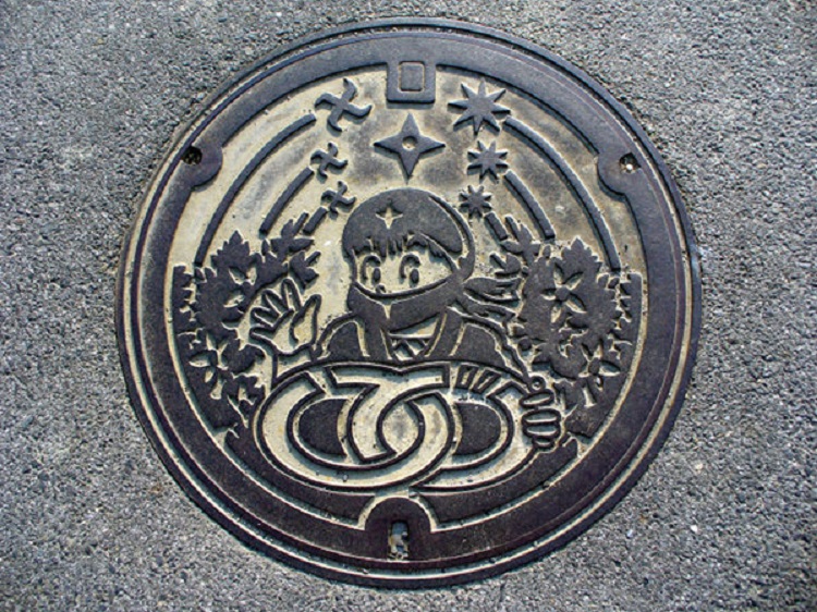 Drainspotting: The Hobby of Loving Manhole Covers