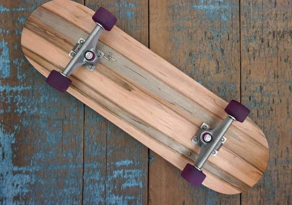 Step-by-step guide to carve a small skateboard trinket out of wood