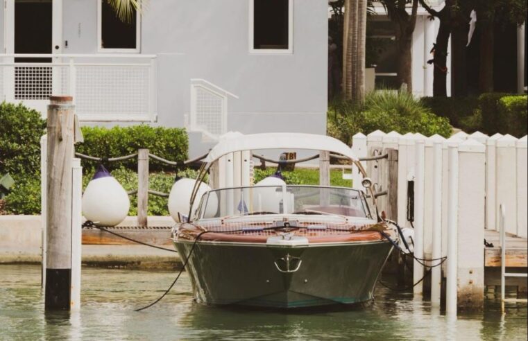 The Role of Boat Access in Determining the Value of Lake Houses Near Me
