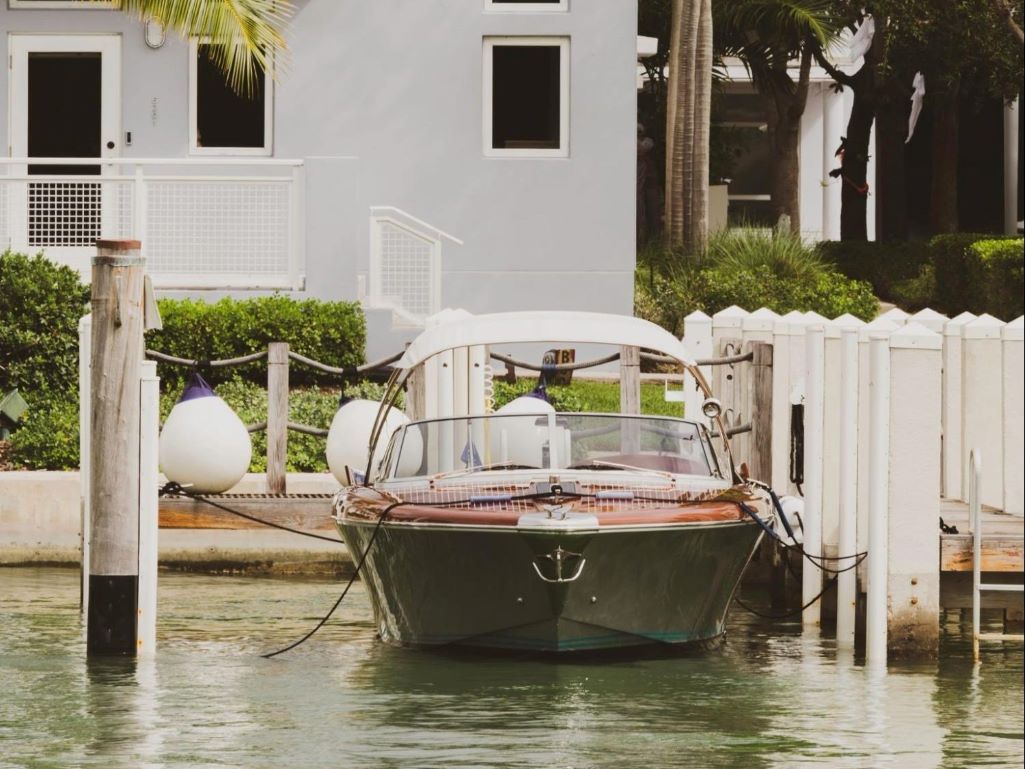 The Role of Boat Access in Determining the Value of Lake Houses Near Me
