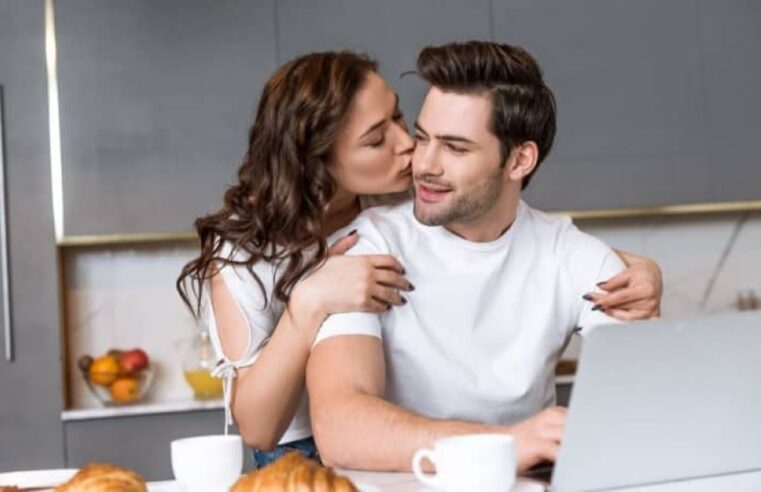 How to Compliment a Guy: The Complete Guide to Making Him Feel Valued