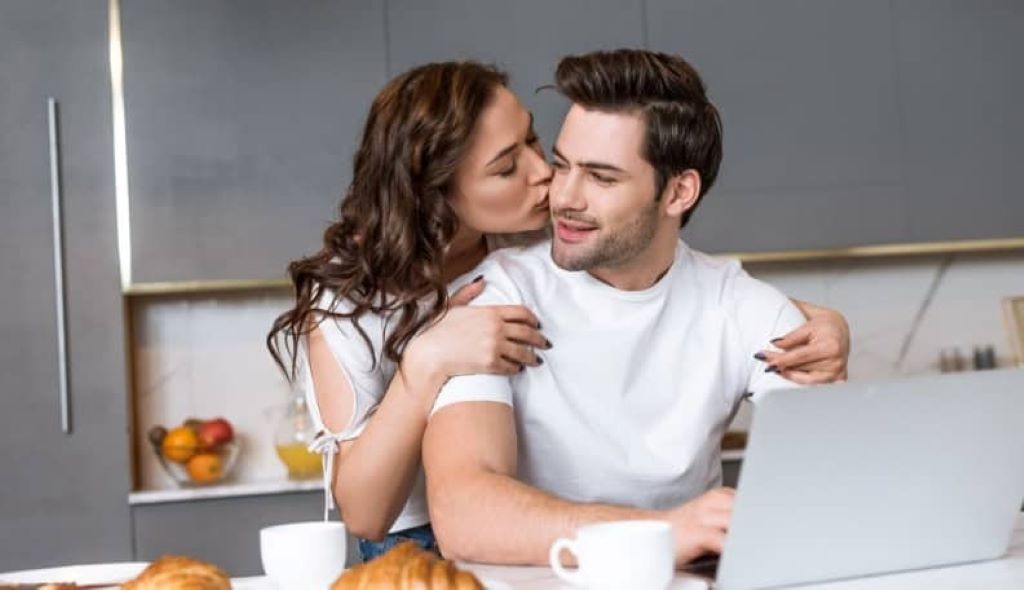 How to Compliment a Guy: The Complete Guide to Making Him Feel Valued